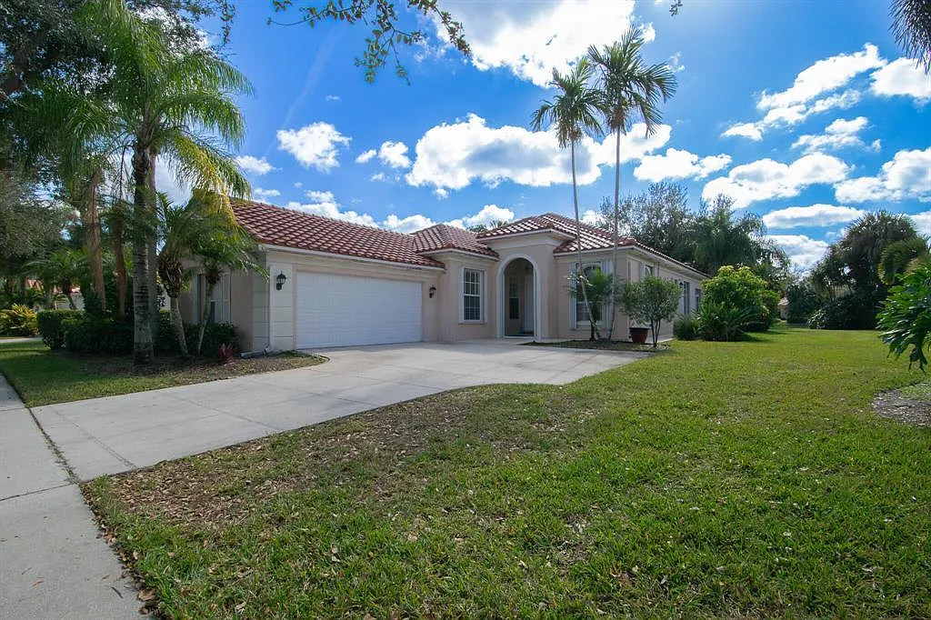 4 bed, 2.0 bath, 2084 sqft, $4,100 — Photo 1