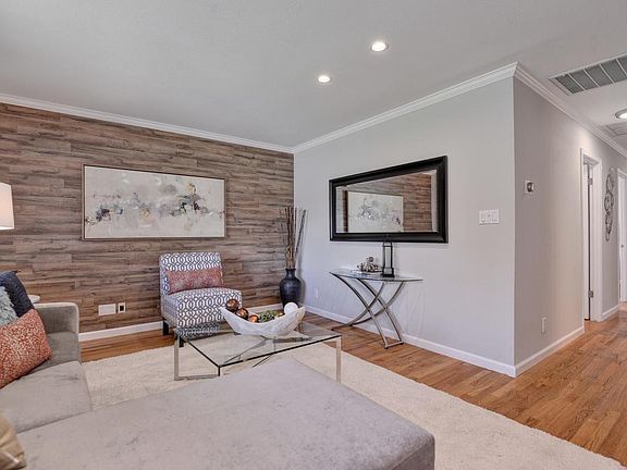 4th image of 903 Daffodil Way