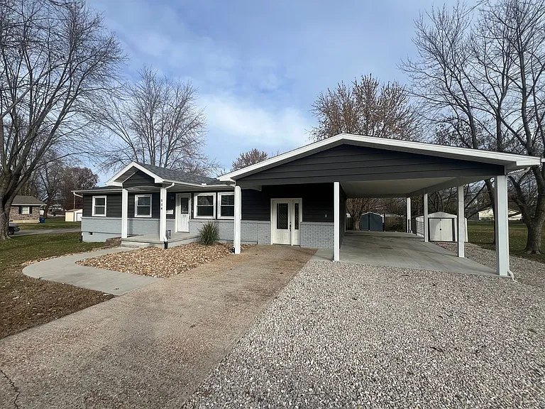 804 N Oak St — Photo 1
