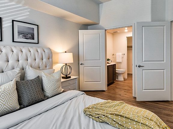 5th image of 121 E 31st St #126-301