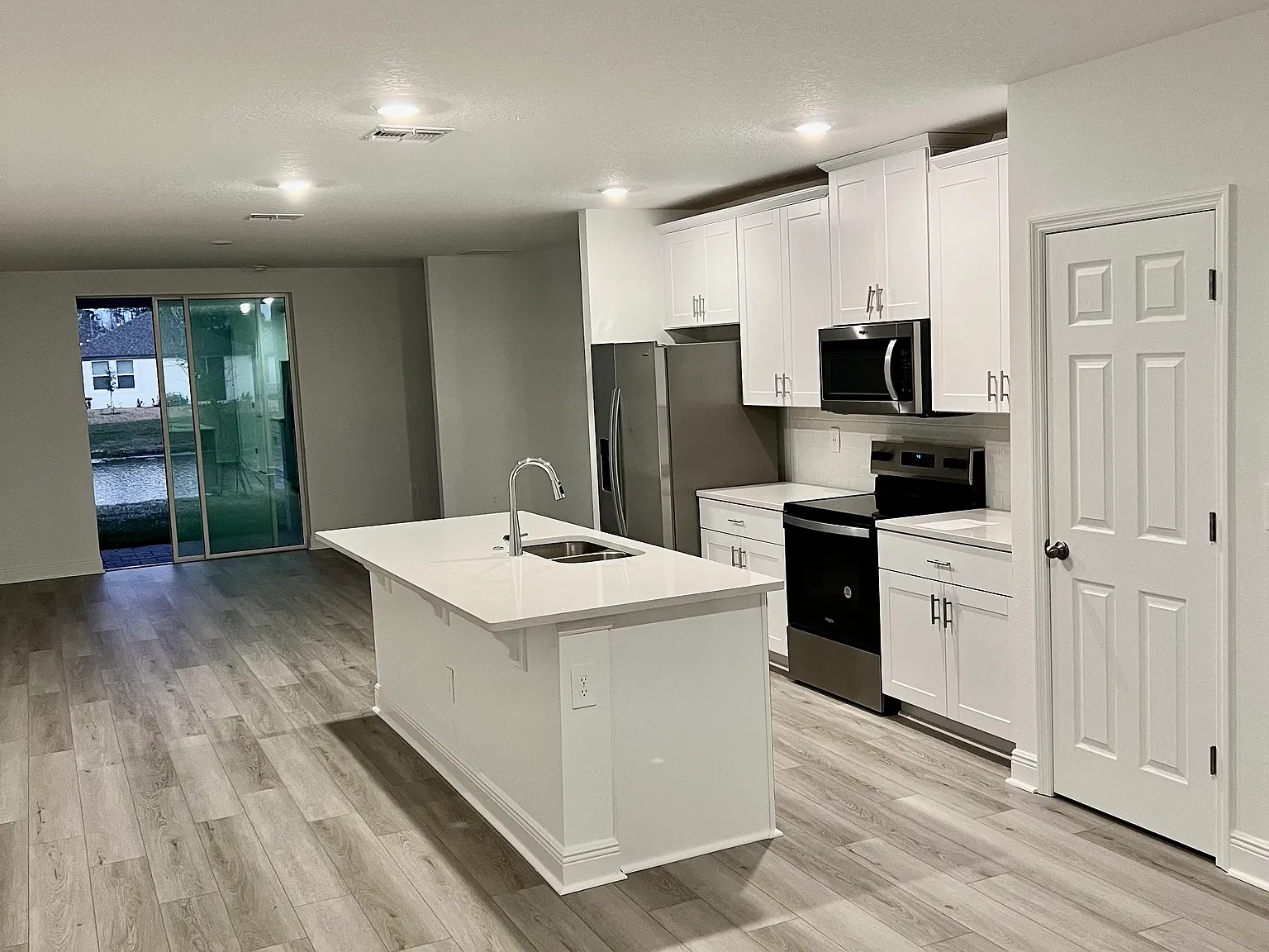 3 bed, 1483 sqft, $2,100 — Photo 4