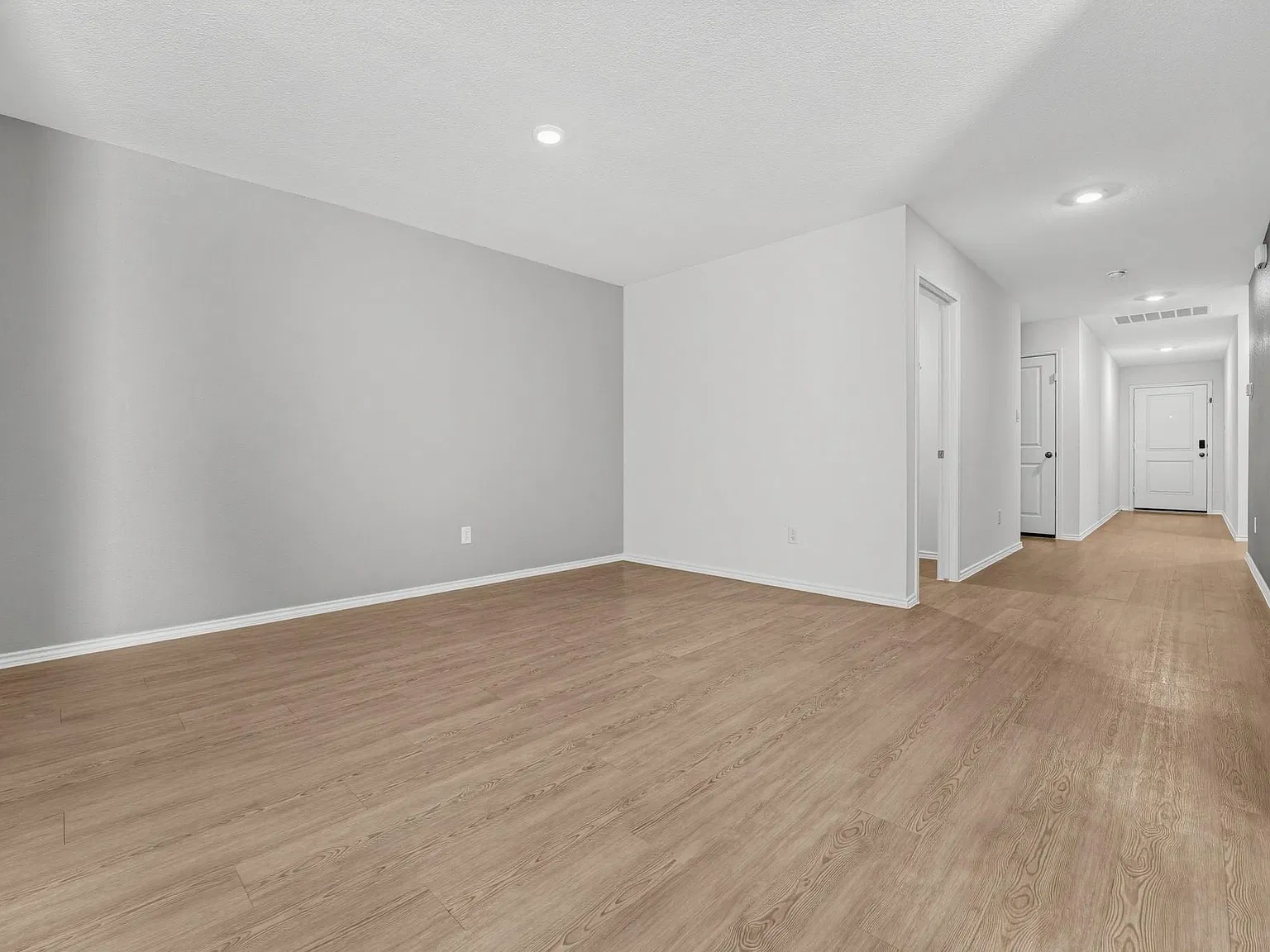 4 bed, 2.0 bath, 1707 sqft, $1,900 — Photo 4