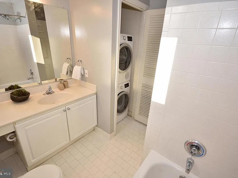 1619 R St NW #103 — Photo 12
