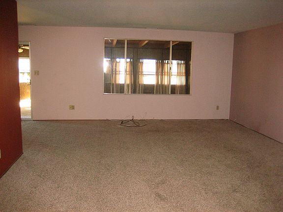5th image of 7048 Ballinger Ave