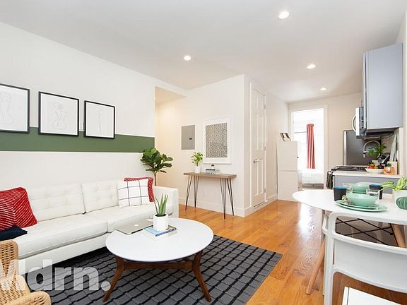 2nd image of 761 Manhattan Ave APT 2