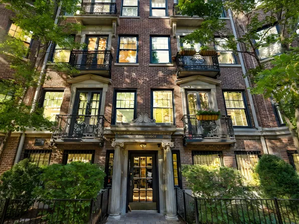 524 W Briar Pl APT 2, Chicago, IL 60657