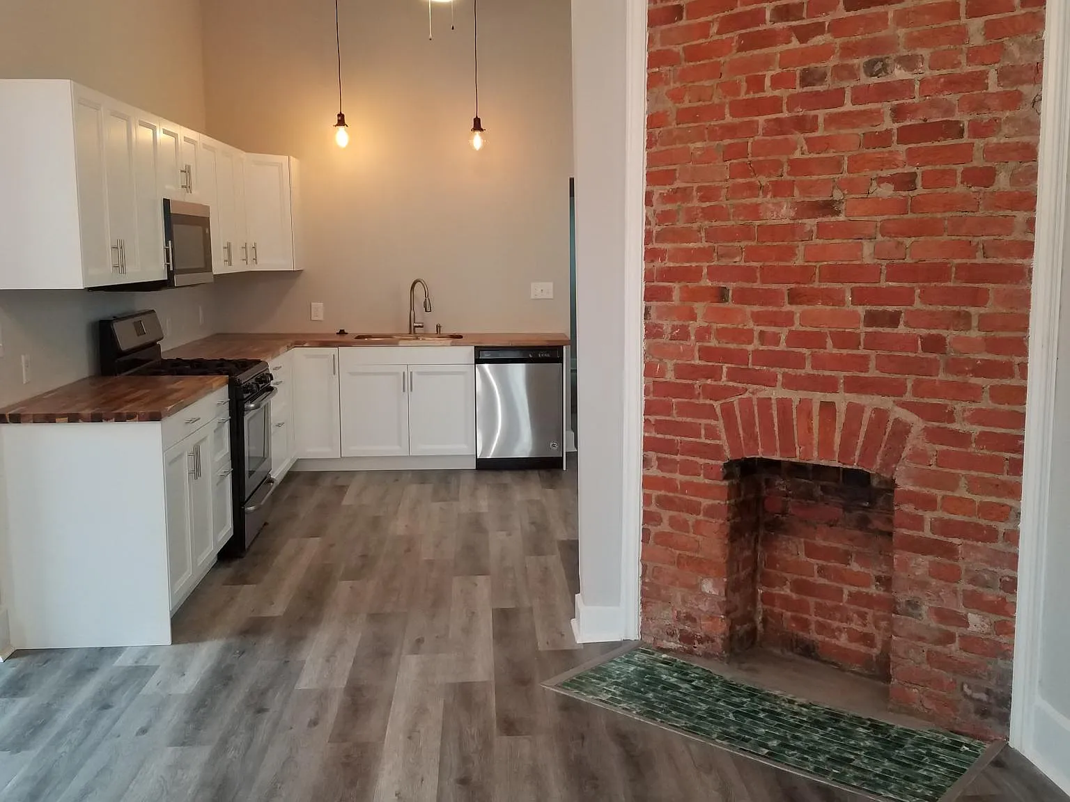 2 bed, 1063 sqft, $1,800 — Photo 3