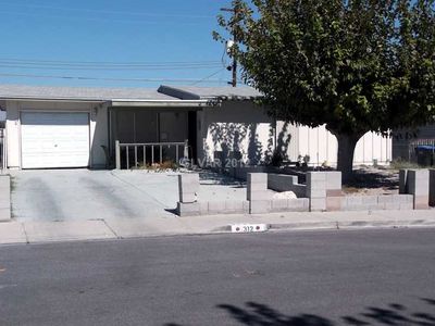 312 Zoee Ave, North Las Vegas, NV, 89030