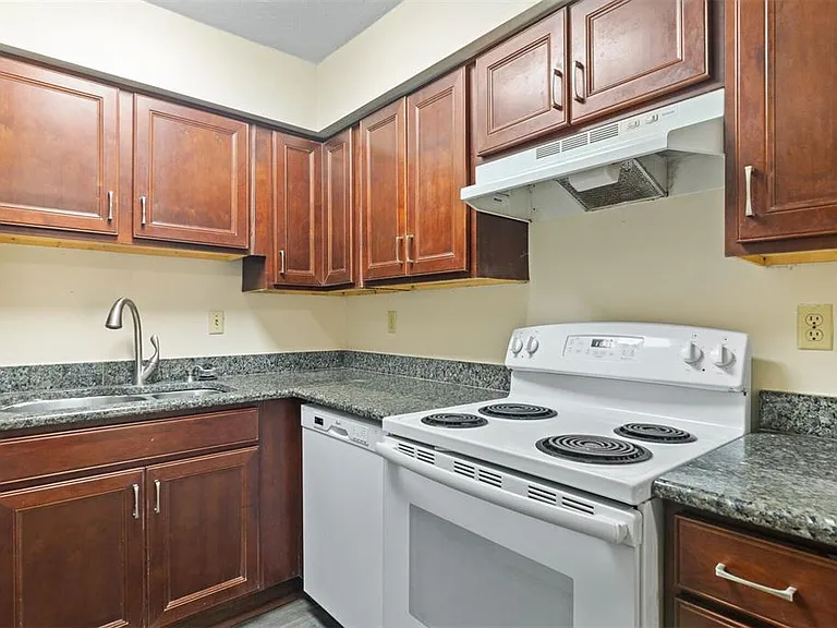 2635 SW 35th Pl #301 — Photo 13