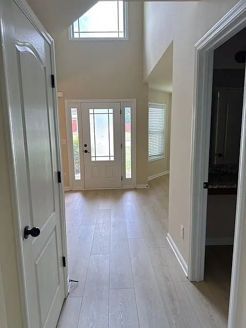 5 bed, 3.0 bath, 2831 sqft, $2,390 — Photo 2