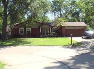 2 Crown Park Ct, Ballwin, MO 63021