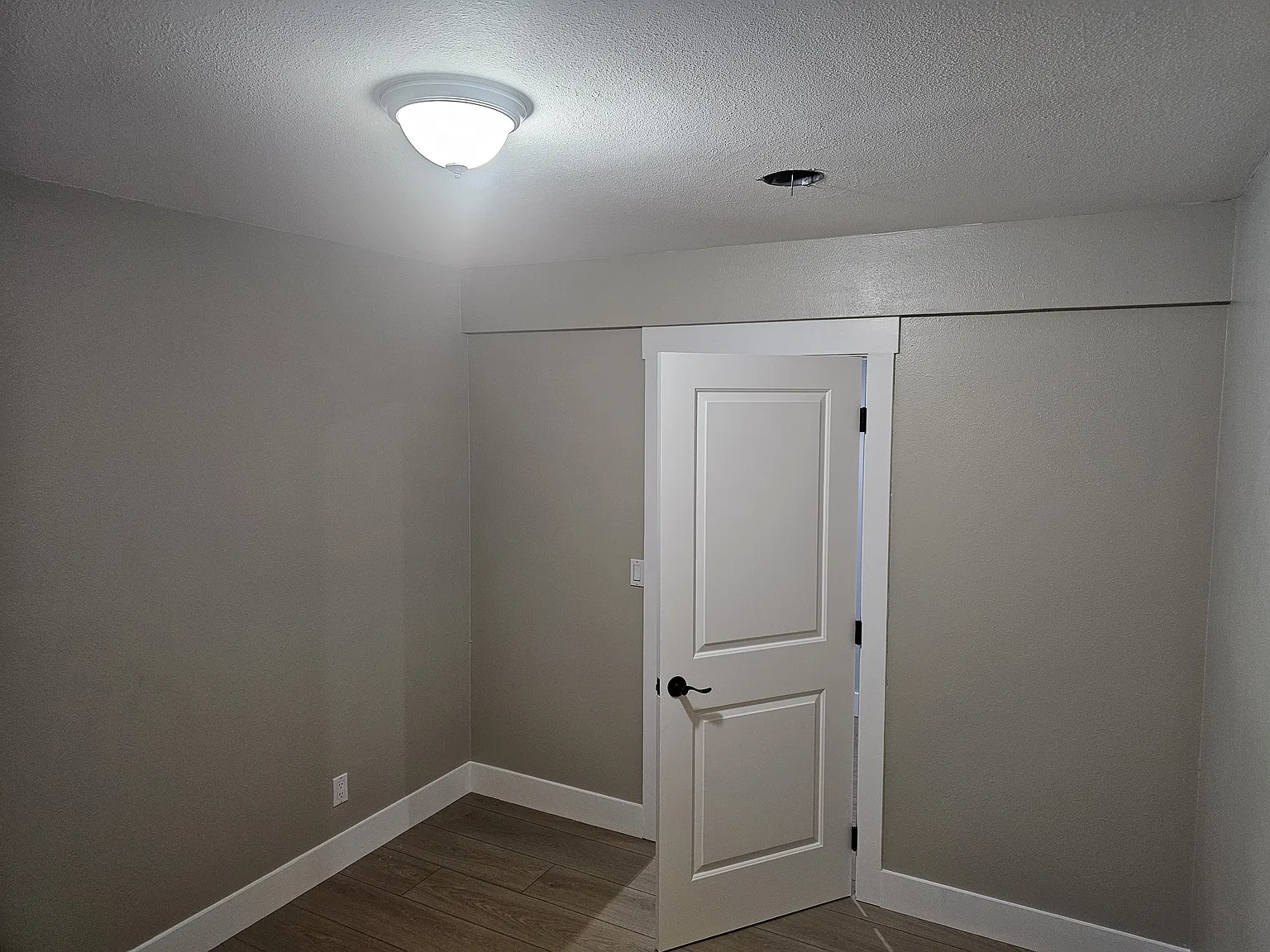SE 37th St, Sammamish — Photo 3