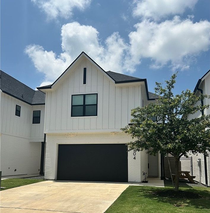 1st image of 204 Estates Cir