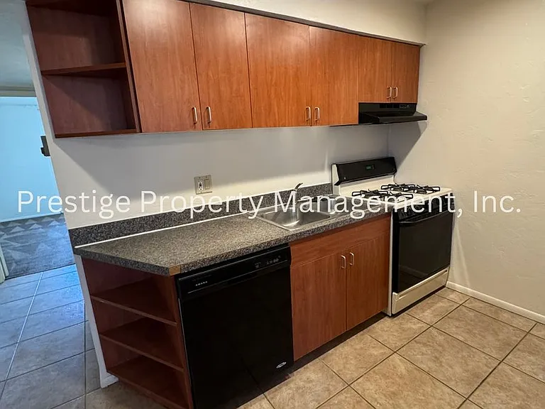 2525 N Alvernon Way #B4 — Photo 6