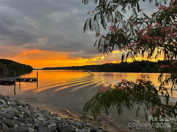 2926 E Paradise Harbor Dr #193, Connelly Springs, NC 28612