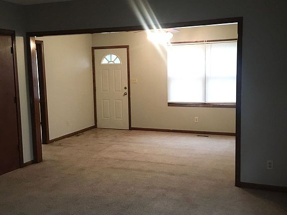 4th image of 1807 S Hedges Ave