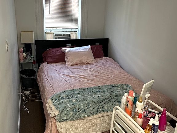 3rd image of 161 W 73rd St APT 4