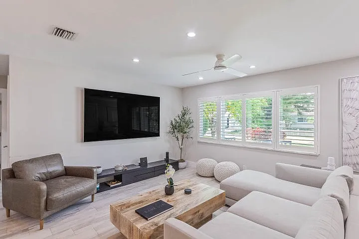 3 bed, 1367 sqft, $6,500 — Photo 2