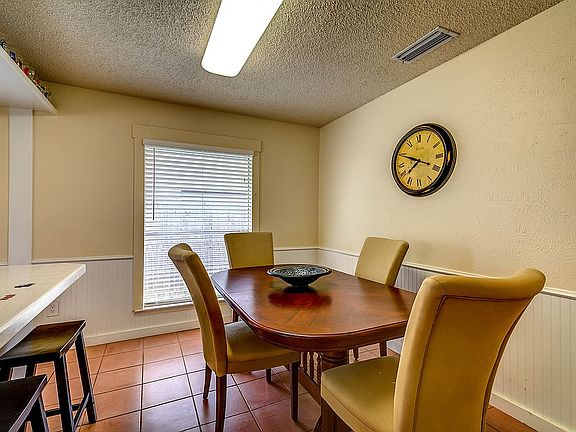 4th image of 1105 Southwestern Dr