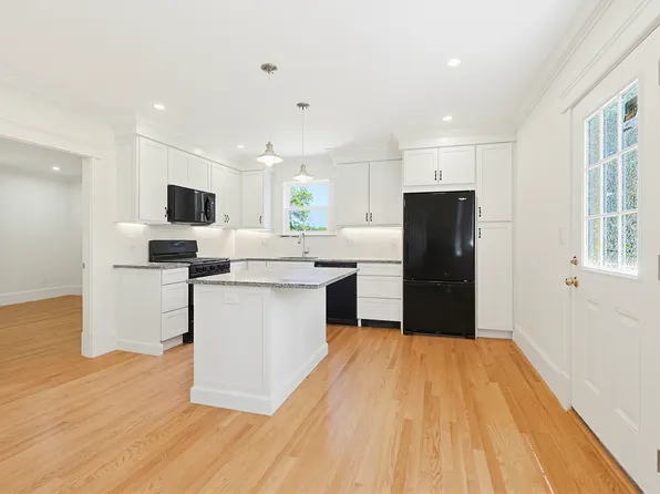 96 Liberty St #2, Danvers, MA 01923