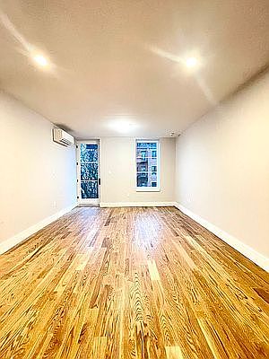 4th image of 581 Myrtle Ave #3A