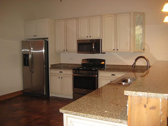 4th image of 326 Hutchins Ct
