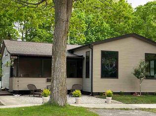 306 Antrim St, Charlevoix, MI 49720