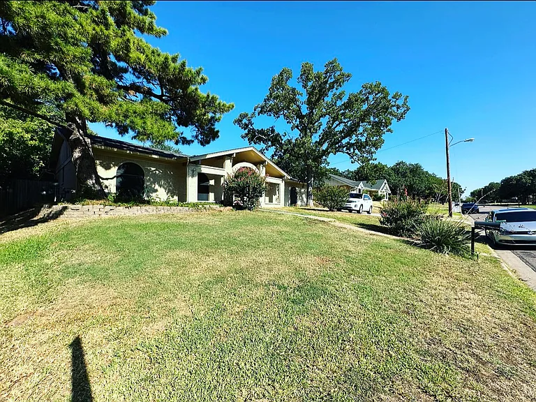 1321 Wade Dr — Photo 21