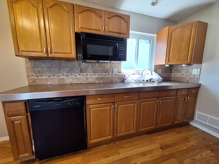 27067 Lawnwood St — Photo 5