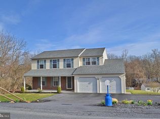51 Railroad Rd, Mohrsville, PA 19541