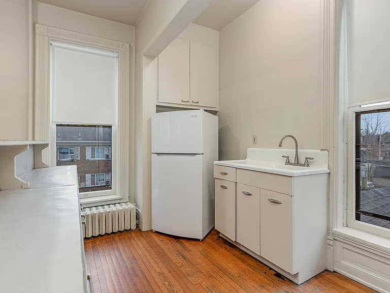 1000 Center Ave #8 — Photo 4