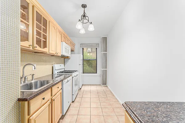 Sold by Avenues Real Estate | media 5