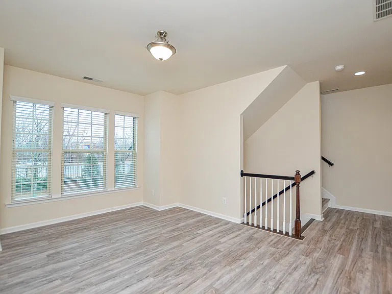 313 Annandale Dr — Photo 43