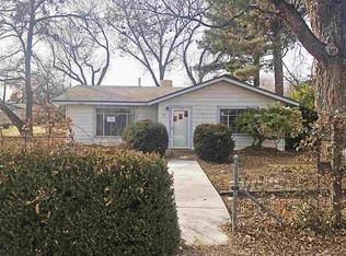 907 7th St, Tularosa, NM 88352