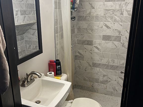 Remodeled 2023 full bath on 1st floor
