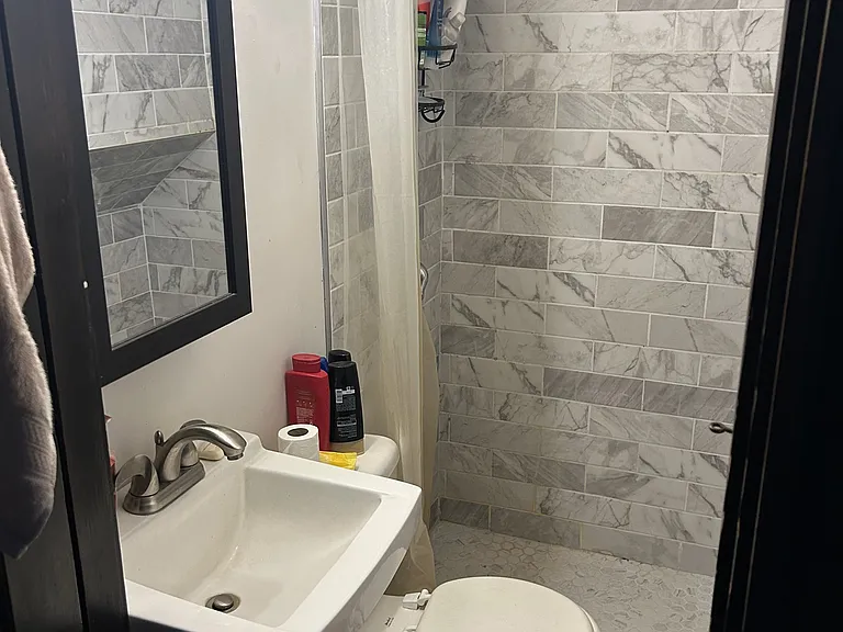 Remodeled 2023 full bath on 1st floor