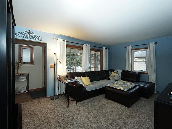 4th image of 815 Bartelmy Ln N
