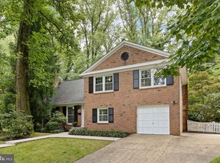 6607 Oakwood Ct, Falls Church, VA 22041