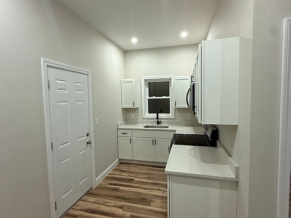 2nd image of 386-388 Locust St #1E