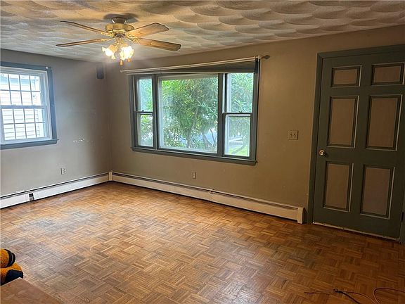 5th image of 54 Hamlet St