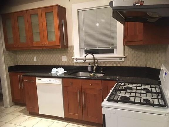 5th image of 18 Granville Ave #1