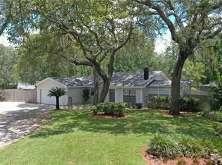 2502 Chateau Dr, Lutz, FL 33559