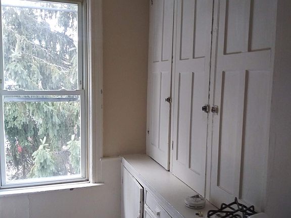 3rd image of 108 Jackson Ave APT 3