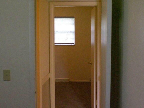 5th image of 4052-54 Bruene Ave