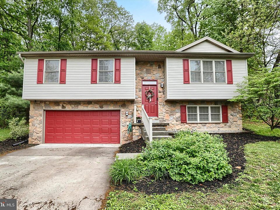 1st image of 404 Little John Dr