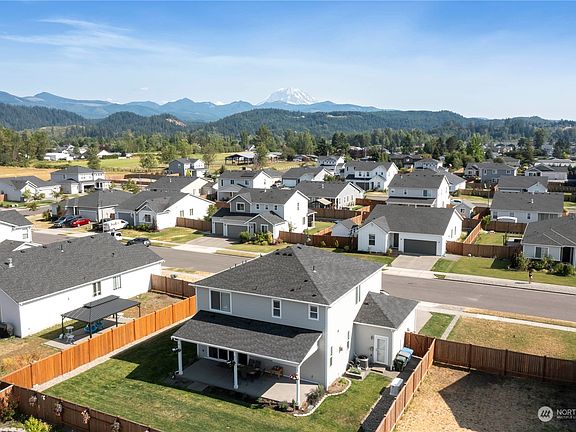 3rd image of 1520 E Nanevicz Avenue