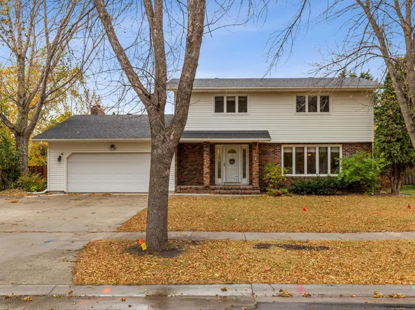 2521 Lilac Ln N, Fargo, ND 58102