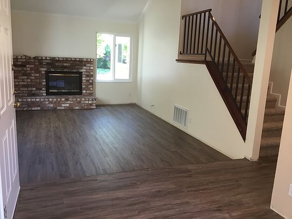 4th image of 1493 Cresthaven Ln