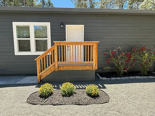 542 Sunset Dr Photo 1