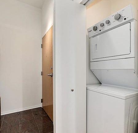 5th image of 212 E Cullerton St APT 612